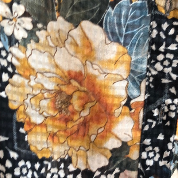 Gorgeous shirt. - Picture 3 of 5